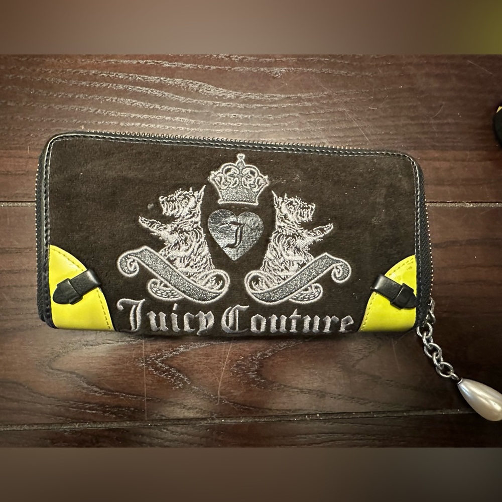 Juicy Couture Zipped Wallet